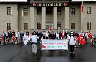 AİÇÜ’de al bayraklarla bisiklet turu düzenlendi