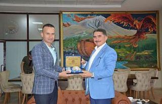 AK Parti Ağrı Milletvekili Çelebi, yeni öğretmenevini...