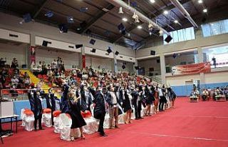 Akdeniz Üniversitesi’nin diş hekimleri mezun oldu