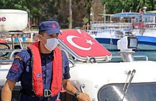 Akıntıya kapılıp denizde 2 saat mahsur kalan yaşlı...