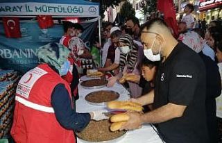 Aksaray’da Kızılay şehitlerin ruhu için yemek...