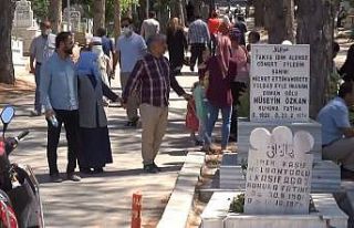 Aksaray’da mezarlıklarda bayram ziyareti yoğunluğu