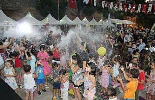 Alanya’da 40 derece sıcağın altında kar yağdırdılar