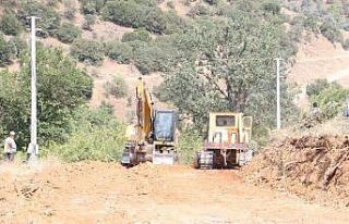 Alaşehir’de yol genişletme çalışmaları yapılıyor