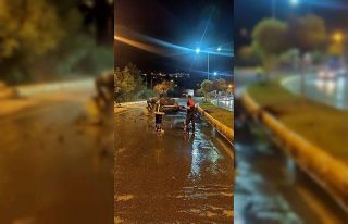 Alev alan otomobil kullanılamaz hale geldi