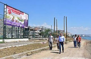 Altınova Sahili göz kamaştırmaya başladı