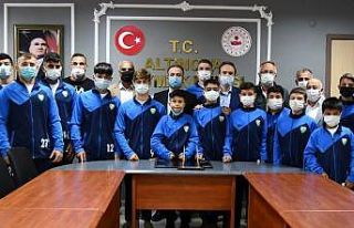 Altınovalı pehlivanların hedefi kürsü yapmak