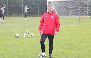 Altıparmak: “2-3 oyuncuyla görüşmelerimiz devam...