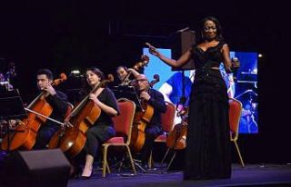 Amerikalı sanatçıdan ezana saygı