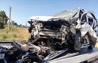 Antalya’da feci kaza: Baba öldü anne ve 2 çocuğu...