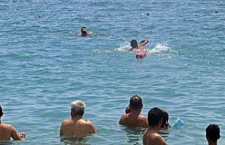 Antalya’da tatilcilerin arasında boğulma tatbikatı...