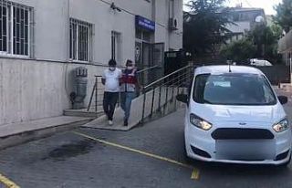 Arabanın camından öz oğlunu sarkıtan baba tutuklandı