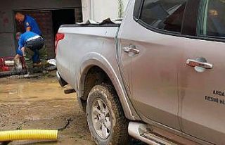 Ardahan’dan sel bölgesi Arhavi’ye uzanan yardım...
