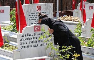 Arefe günü mezarlıklar doldu taştı