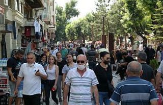 Arefe gününde çarşıya akın ettiler