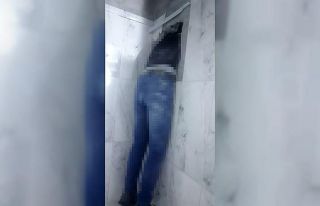 Arkadaşının evine havalandırmadan girmek isterken...