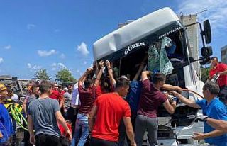 Artvin’deki sel bölgesinden görevden dönüyorlardı,...