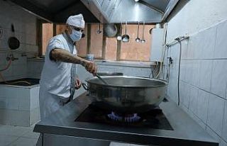 Aşçı olarak görev yaptığı okuldan 53 yaşında...