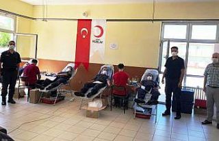 Askerlerden Kızılay’a kan bağışı