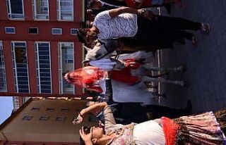 Atalarından kalma at ile gelin alma geleneğini yaşattılar