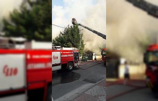 Ataşehir’de mobilya fabrikasında korkutan yangın