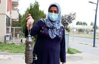 Atık malzemeleri değerlendirdi, dükkanın önünü...