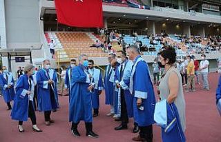 AÜ’de bin 364 öğrenci mezun oldu