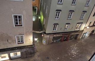 Avusturya’da sel felaketi: Kasaba sular altında...