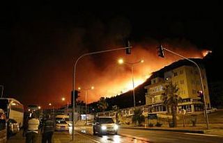 Aydıncık alev alev yanıyor