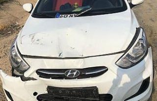Aynı yönde seyreden iki otomobil çarpıştı: 3...
