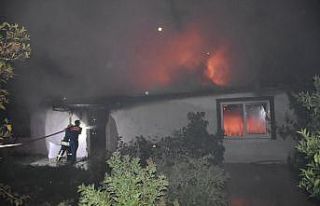 Ayrılmayı kabul etmeyen koca evi ateşe verdi