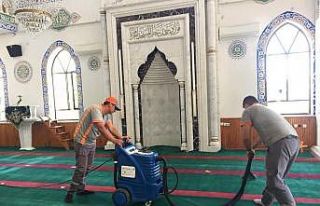 Ayvalık’ta ibadethanelere bayram temizliği