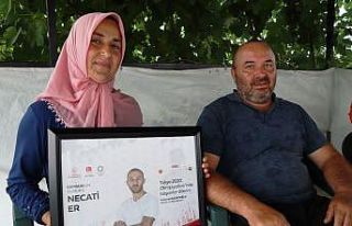 Babası istemedi, annesi süt sattı gizli gizli spora...
