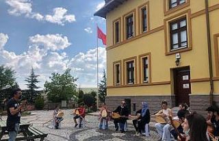 Bağlama kursu öğrencileri müzede mini bir konser...