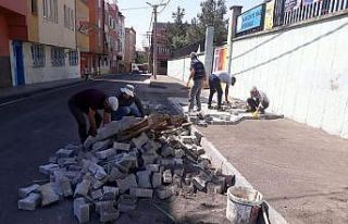 Bağlar’da tahrip olan kaldırımlar yenileniyor