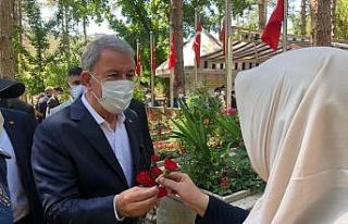 Bakan Akar Kayseri Protokolü ile şehitlik ziyaretlerine...