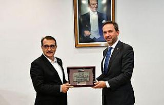 Bakan Dönmez’den KARDEMİR’e ziyaret