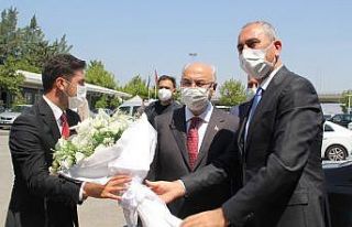 Bakan Gül’den İzmir Valiliği ve AK Parti İzmir...