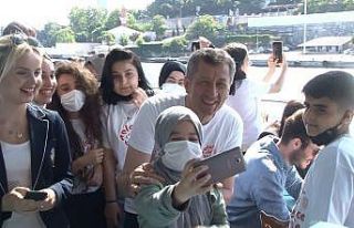 Bakan Selçuk, öğrencilerle Tarihi Valide Sultan...