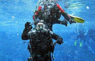 Bakan Varank bozkırın nazar boncuğuna tüple daldı