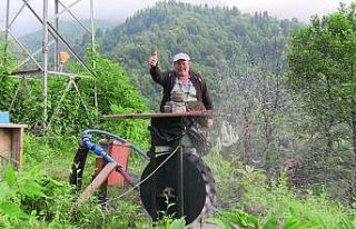 Bal evi için kendi ürettiği elektriği kullanıyor