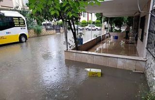 Balıkesir’de cadde ve sokaklar dereye döndü,...