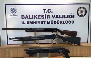 Balıkesir’de polisten 14 aranan şahsa gözaltı
