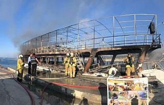 Balıkesir’de tur teknesindeki yangın söndürüldü