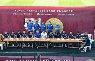 Bandırmaspor’dan imza show