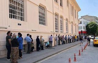 Bankalarda tatil dönüşü yoğunluğu yaşanıyor