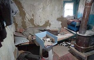 Barakada yaşayan vatandaş, bir lokma ekmeğini 36...