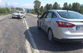 Bartın’da iki otomobil çarpıştı: 4 yaralı