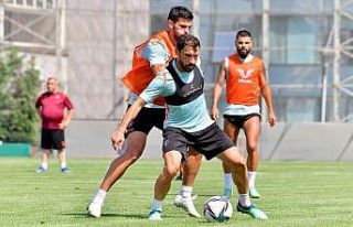 Başakşehir’de Crivelli kondisyoner eşliğinde...