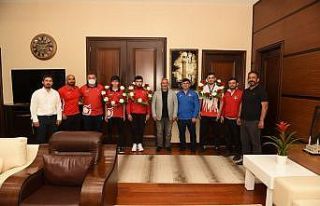 Başkan Aşgın, başarılı sporcuları ağırladı